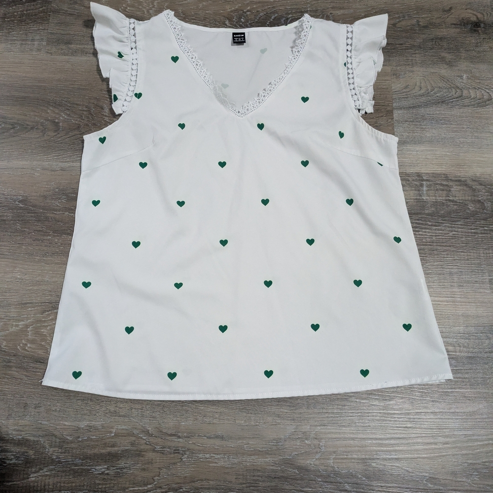 SHEIN White V‑Neck Ruffle Sleeve Camisole with Green Heart Print